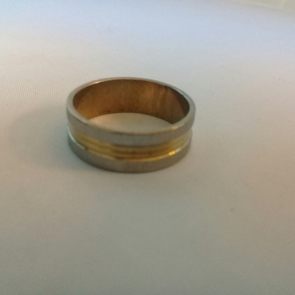 Silver with gold stripe ring in size 8 - Picture 2 of 3